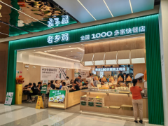 束小龙带领老乡鸡冲出餐饮白热化竞争，稳步前行冲击港股IPO